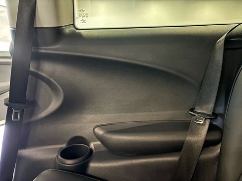 Used 2019 MINI Cooper 2-Door Hardtop w/ Signature Upholstery Package image 29