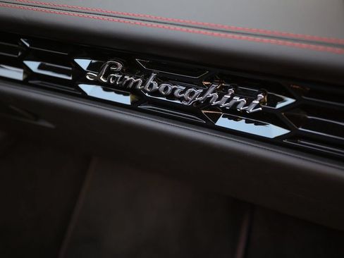 Used 2020 Lamborghini Huracan EVO RWD image 54