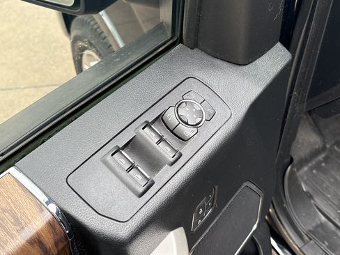 Used 2018 Ford F150 Lariat w/ Equipment Group 502A Luxury AWD/4WD image 22