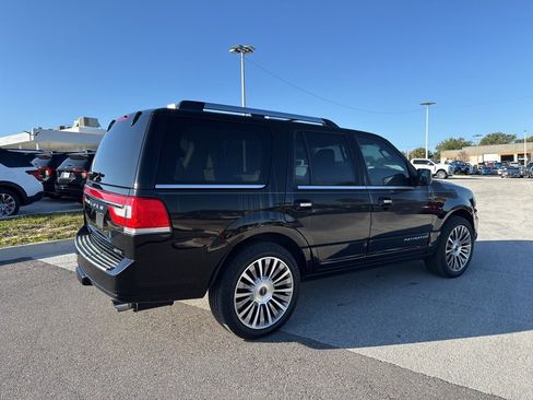 Used 2016 Lincoln Navigator Select image 2