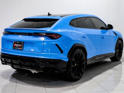 Used 2022 Lamborghini Urus image 3
