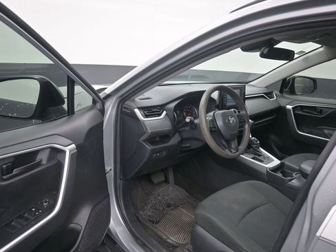 Used 2020 Toyota RAV4 LE FWD image 10