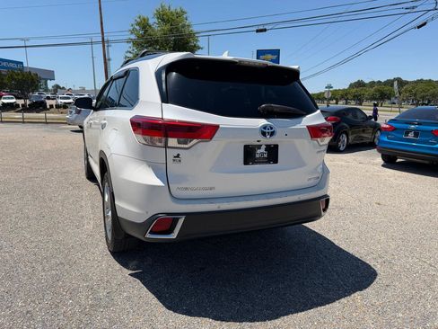 Used 2017 Toyota Highlander Limited AWD/4WD image 19