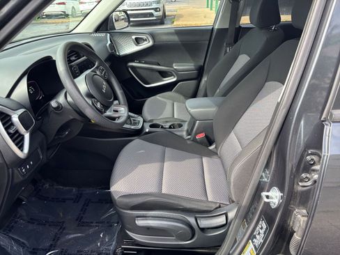 Used 2025 Kia Soul LX w/ LX Technology Package FWD image 25
