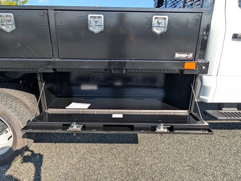 New 2025 Ford F550 4x4 Crew Cab image 8