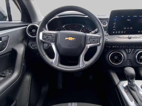 Used 2025 Chevrolet Blazer LT FWD image 6