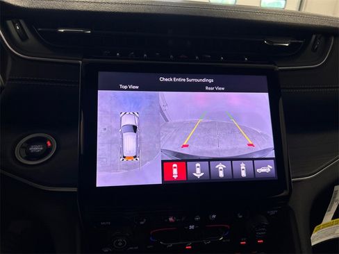 New 2025 Jeep Grand Cherokee Limited w/ Luxury Tech Group II image 24