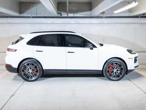 Certified 2024 Porsche Cayenne S AWD/4WD image 8