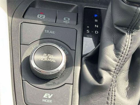 Used 2022 Toyota RAV4 XLE image 30