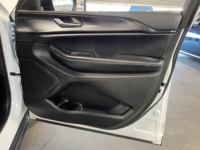 Used 2023 Jeep Grand Cherokee Laredo AWD/4WD image 13