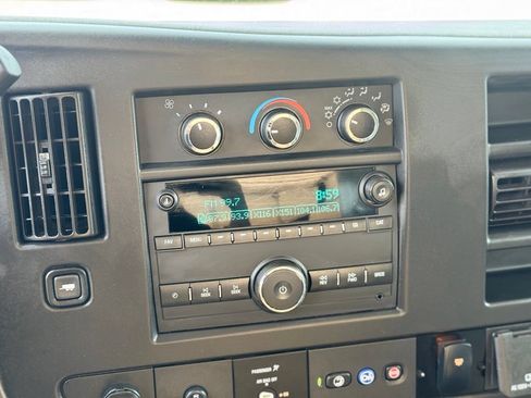 Used 2022 Chevrolet Express 3500 w/ Power Convenience Package RWD image 19