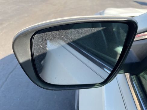 Used 2017 Nissan Rogue SL w/ SL Premium Package image 14