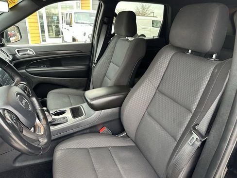 Used 2020 Jeep Grand Cherokee Laredo image 24