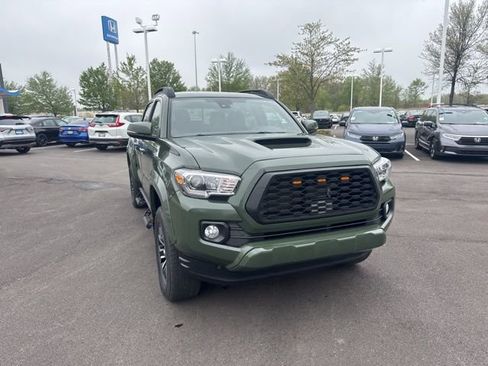 Used 2021 Toyota Tacoma TRD Sport w/ Technology Package AWD/4WD image 4