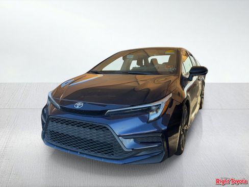 Used 2024 Toyota Corolla SE w/ SE Premium Package image 2
