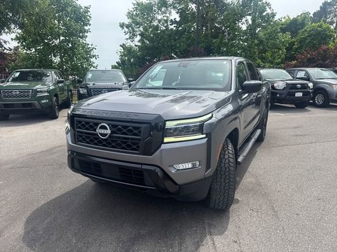 Used 2023 Nissan Frontier SV w/ Midnight Edition Package RWD image 5