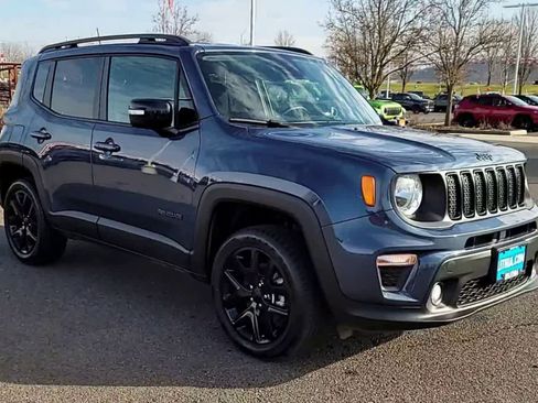 Used 2023 Jeep Renegade Altitude w/ Convenience Group I image 2