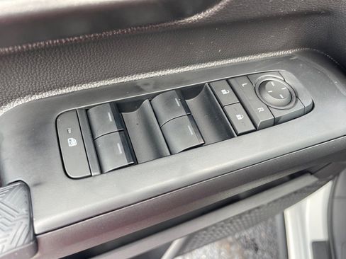 New 2025 Toyota Tacoma SR5 image 7