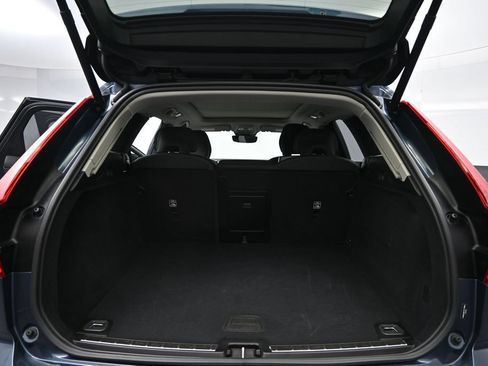 Used 2025 Volvo XC60 B5 Plus AWD/4WD image 15