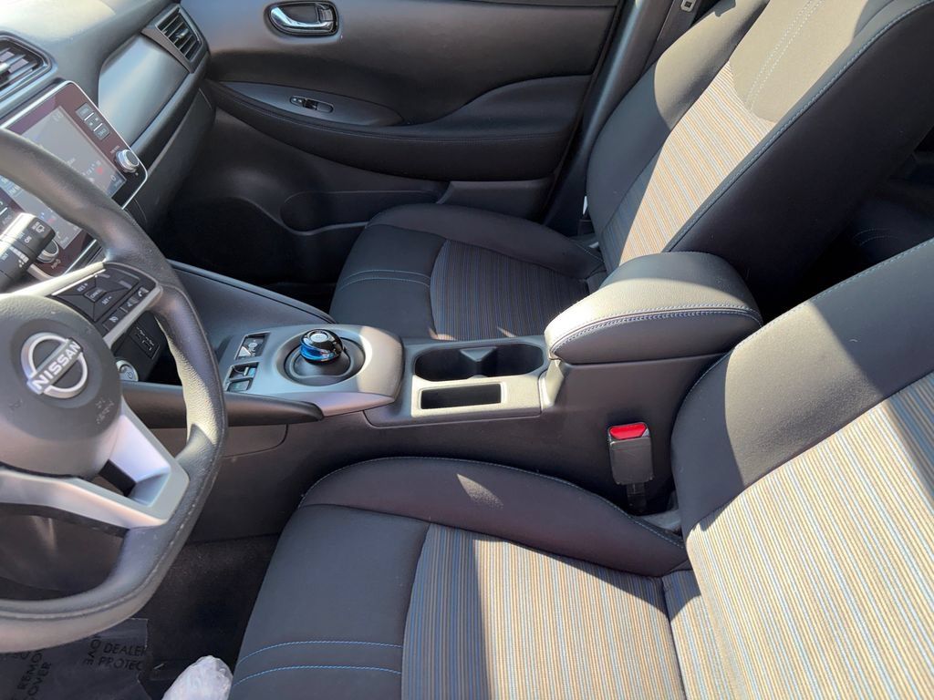Used 2025 Nissan Leaf S FWD image 9