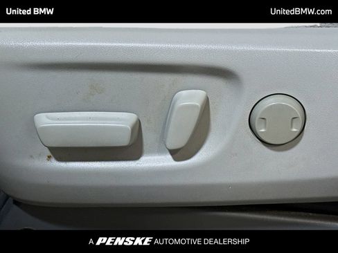 Used 2015 Toyota Sienna LE FWD image 4