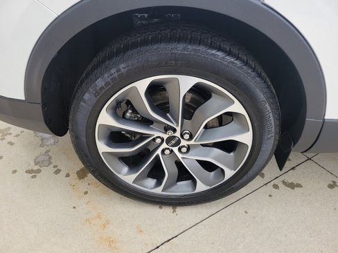 Certified 2023 Lincoln Nautilus Reserve image 11