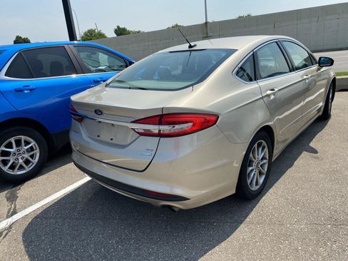Used 2017 Ford Fusion SE FWD image 28