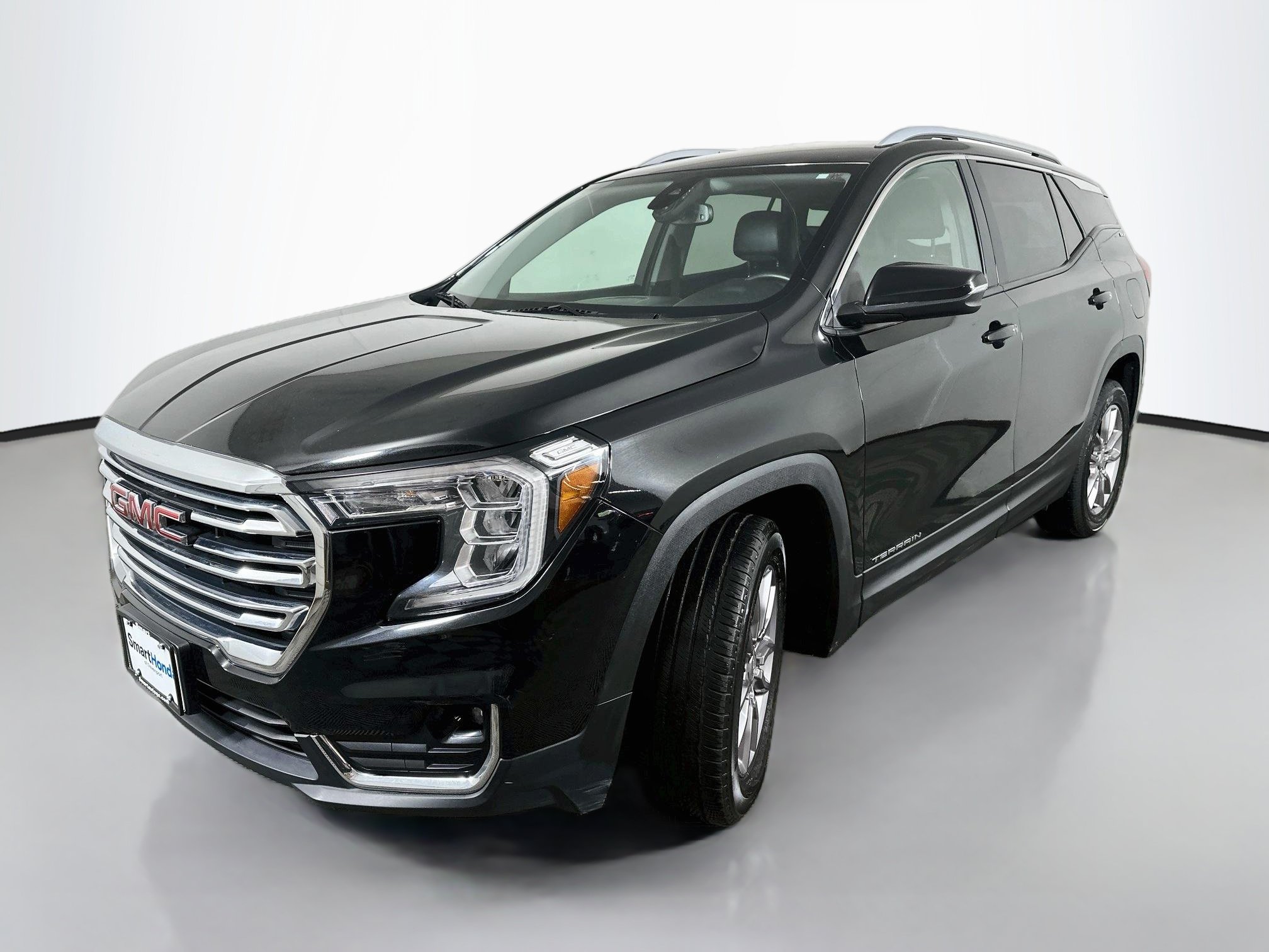 Used 2024 GMC Terrain SLT AWD/4WD image 3