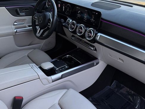 Used 2021 Mercedes-Benz GLB 250 4MATIC w/ Premium Package image 46