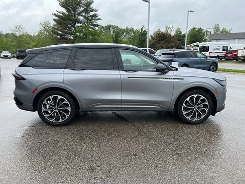 Used 2024 Lincoln Nautilus Reserve w/ Equipment Group 202A AWD/4WD image 8
