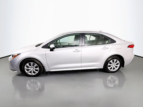 Used 2025 Toyota Corolla LE image 6