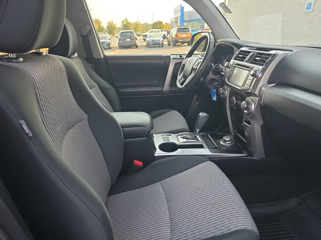 Used 2019 Toyota 4Runner SR5 AWD/4WD image 9