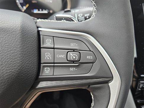 New 2025 Jeep Grand Cherokee Laredo X w/ Luxury Tech Group I image 23