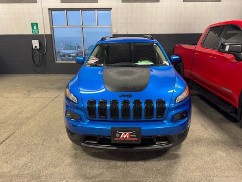 Used 2018 Jeep Cherokee Latitude w/ Altitude Package image 2