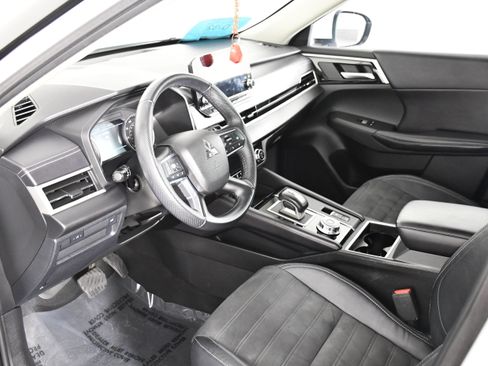 Used 2023 Mitsubishi Outlander SE AWD/4WD image 25