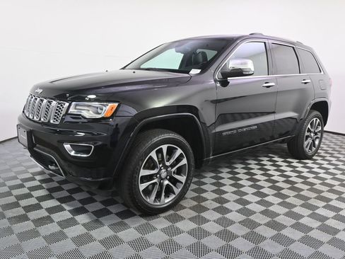 Used 2017 Jeep Grand Cherokee Overland AWD/4WD image 2