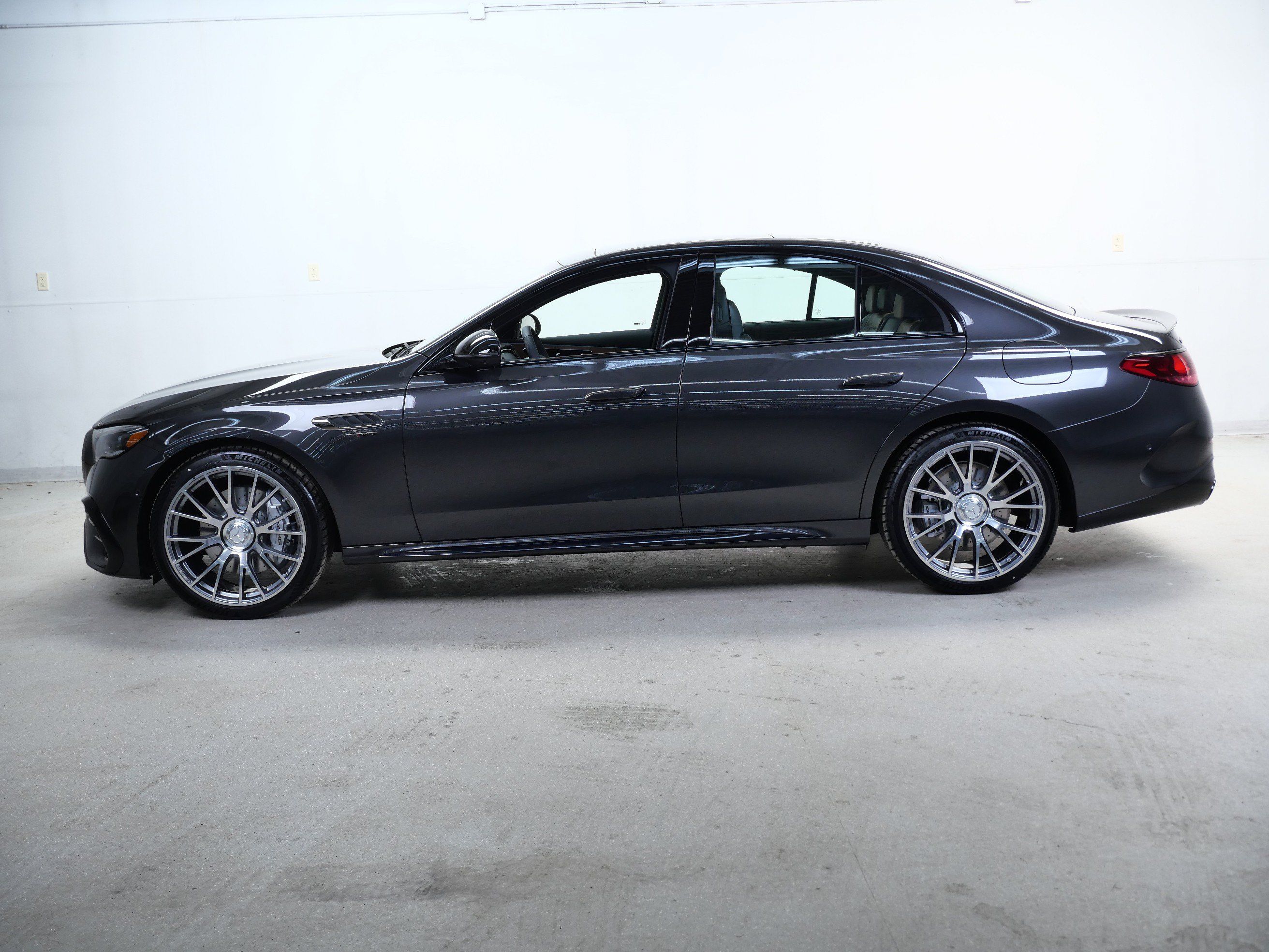 New 2026 Mercedes-Benz E 53 AMG e 4MATIC Sedan image 5