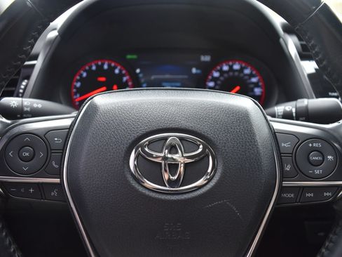 Used 2020 Toyota Camry XSE FWD image 10