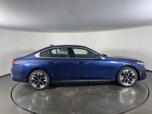 Used 2024 BMW i5 eDrive40i w/ M Sport Package image 6