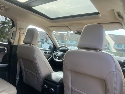 Certified 2022 Ford Explorer XLT w/ Equipment Group 202A image 33