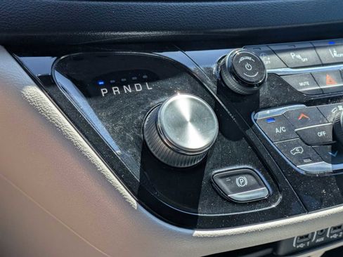 Used 2022 Chrysler Pacifica Touring-L FWD image 30