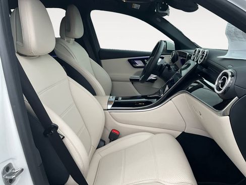 Used 2025 Mercedes-Benz GLC 350e 4MATIC image 17