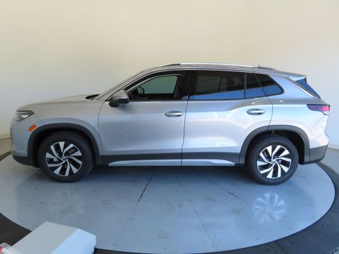 New 2025 Volkswagen Tiguan S image 8