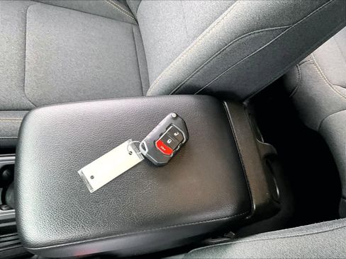 Used 2025 Jeep Wrangler Sport S image 30