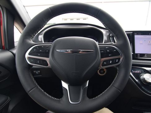 Used 2026 Chrysler Pacifica Select AWD/4WD image 19