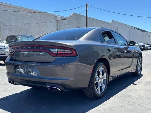 Used 2017 Dodge Charger SE w/ Power Sunroof Group AWD/4WD image 3