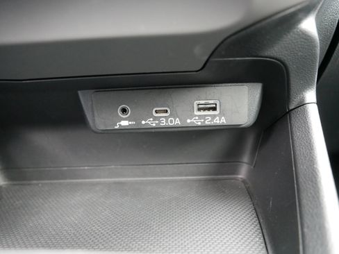 Used 2024 Subaru Crosstrek 2.0i Premium image 33