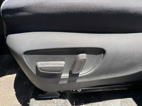 Used 2024 Toyota Highlander LE FWD image 21