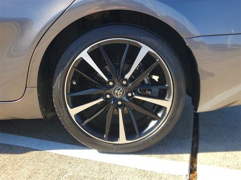 Used 2018 Toyota Camry XSE image 8