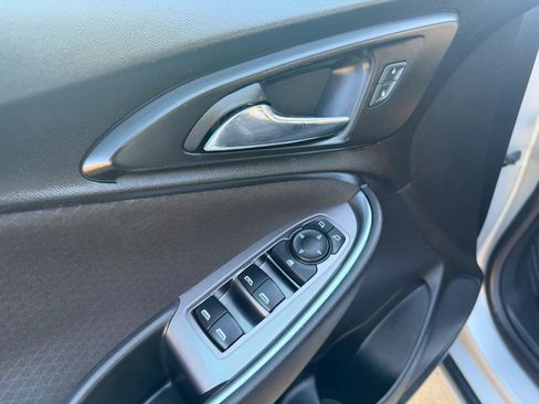 Used 2020 Chevrolet Malibu LT FWD image 24
